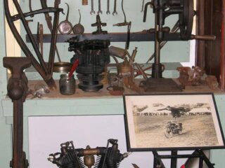 2) 1924 Harley Davidson V twin (photo 2 of 2)