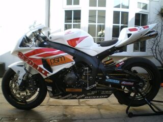 2007 Guy Martin TT Hydrex Honda fire Blade (photo 2 of 2)