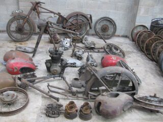 1949/50 Triumphs x 3 (photo 1 of 2)
