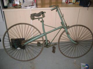 Cross frame Bicycles (photo 1 of 2)