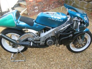 2000 Yamaha TZ250cc V twin Classic racing Motorcycle Bike (photo 1 of 2)