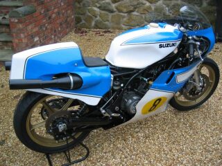 suzuki RG500 4 cylinder Classic racing Motorcycle Bike (photo 1 of 2)