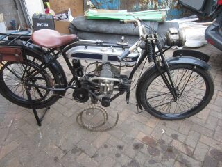 1922 Douglas 350cc flat twin restored (photo 1 of 2)