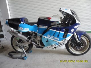 1986 Factory Suzuki GSXR750 (photo 1 of 2)