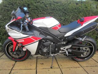 2011 Yamaha R1 1000cc 5oth year Anniversary model (photo 2 of 2)