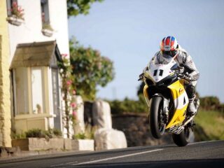 2009 Adrian Archibold TT Isle Of Man Suzuki GSXR1000 (photo 2 of 2)