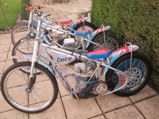 3 Ex world champion Peter Collins speedway Machines 1973 1974 1976 (photo 1 of 2)