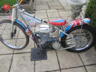 3 Ex world champion Peter Collins speedway Machines 1973 1974 1976 Classic Motorcycle (photo 2 of 2)
