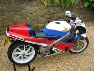 Honda VFR 750 RC30 Classic Superbike (photo 1 of 2)