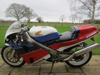 1988 Honda RC30 VFR750 (photo 2 of 2)