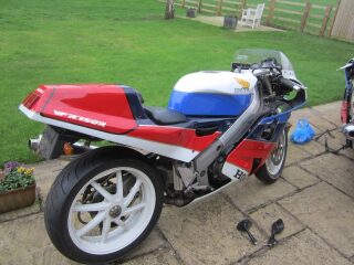 1988 Honda RC30 VFR750 (photo 1 of 2)