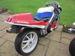 1988 Honda RC30 VFR750 (photo 2 of 2)