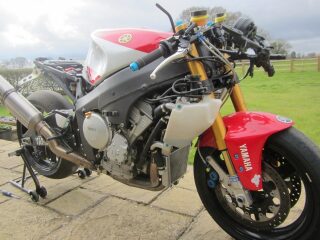 Yamaha R7 OW02 750 Superbike (photo 1 of 2)
