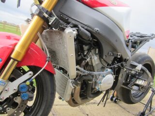 Yamaha R7 OW02 750 Superbike (photo 2 of 2)