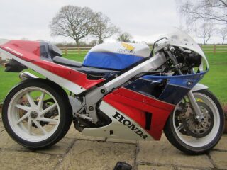 1988 Honda RC30 VFR750 R (photo 1 of 2)