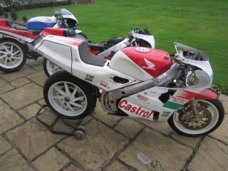 1988 Honda RC30 VFR750 R (photo 2 of 2)