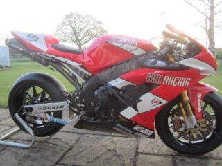 2005 John McGuiness 2 times TT Wining AIM Yamaha R1 1000cc (photo 1 of 2)