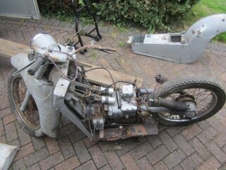 LE Vellocette 200cc (photo 2 of 2)