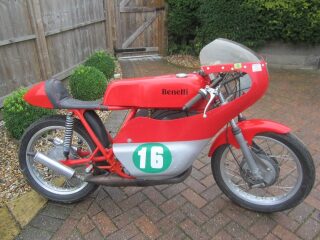 1975 Benelli 250 2C racer (photo 1 of 2)