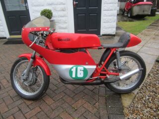 1975 Benelli 250 2C racer (photo 2 of 2)