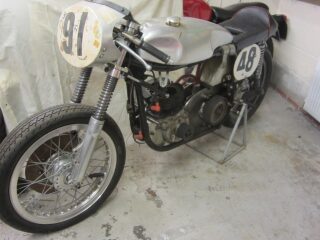 Norton featherbed Dominator Commando racer 750cc (photo 2 of 2)