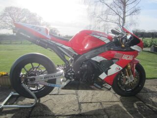 2006 2 times TT winning Yamaha R1 Aim Racing John McGuiness (photo 2 of 2)