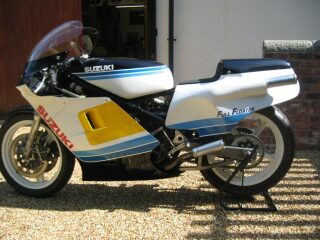 1983 Suzuki RGB500 MK8 Classic racing Motorcycle Bike (photo 2 of 2)