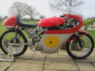Seeley G50 Matchless with Fred Walmsley twin plug head (photo 1 of 2)