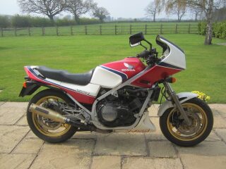 1983 Honda VF750 RF (photo 1 of 2)