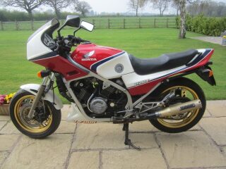 1983 Honda VF750 RF (photo 2 of 2)