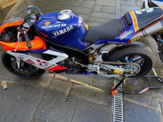 2008 TT isle Of Man Michael Dunlop Phase one Yamaha R1 Superbike (photo 2 of 2)