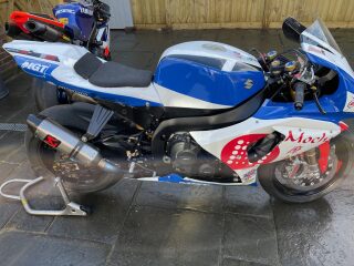 2008 TT Isle of man Gary Johnson Suzuki 1000cc Superbike (photo 1 of 2)