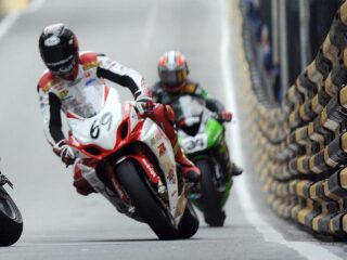 2008 TT Isle of man Gary Johnson Aim Suzuki 1000cc Superbike (photo 2 of 2)