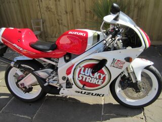 1996 Lucky Strike Suzuki RGV250 VJ23A (photo 1 of 2)