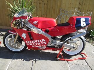 1990 Steve Hislop Tribute RS250 this is the Museum bike from Steve Hislop Display (photo 2 of 2)